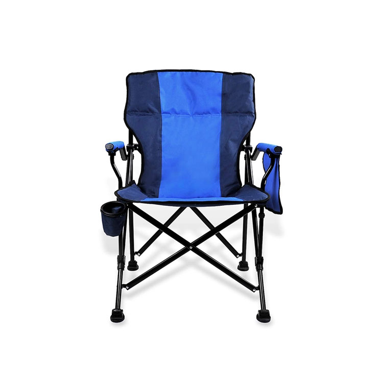 كرسي تخييم أزرق قابل للطي مع مسند ذراع مبطن وحامل أكواب